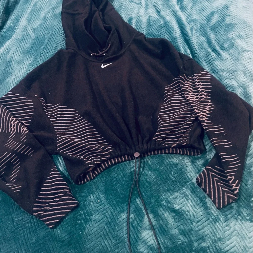 Nike Black and Gray Patterned Cropped Fleece Hoodie Cinched Drawstring S Baddie - Picture 6 of 6